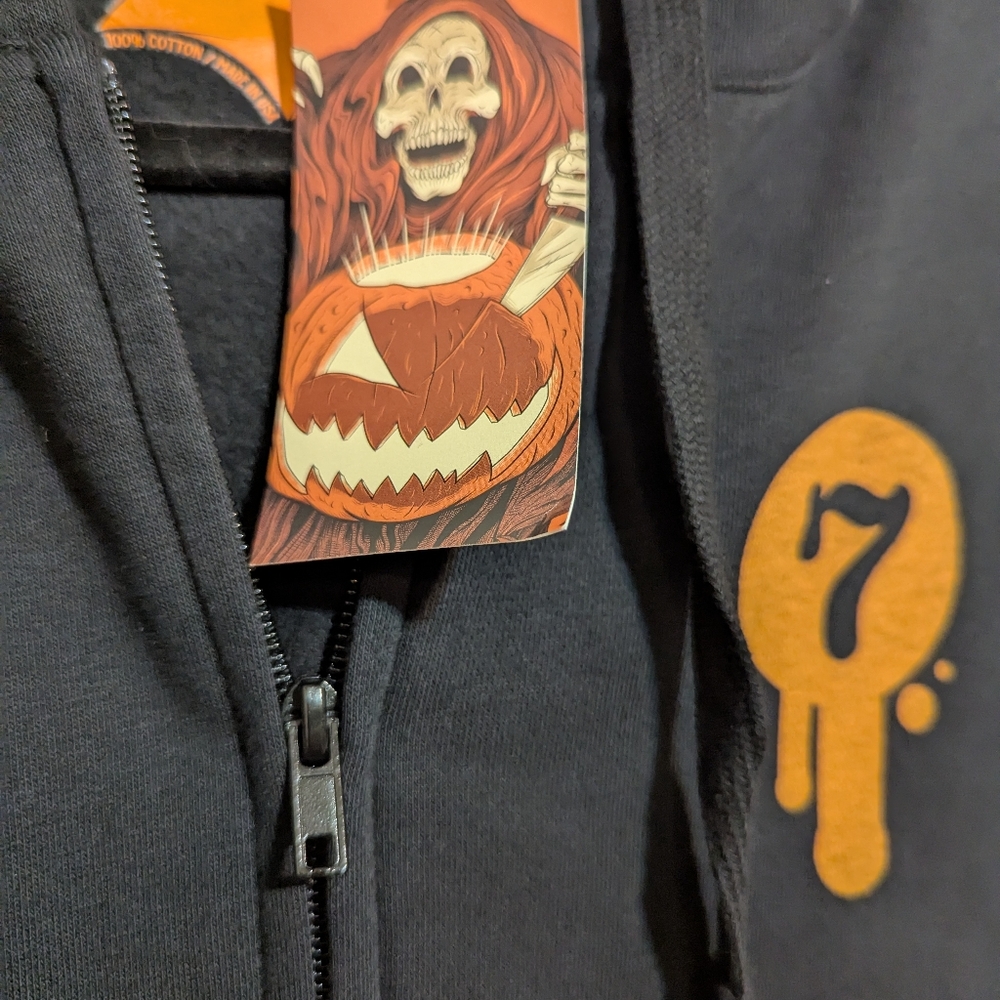 NWT Seventh Ink Haunted Collection "The Keeper" Black Skull Graphic Zip Small - Picture 3 of 7